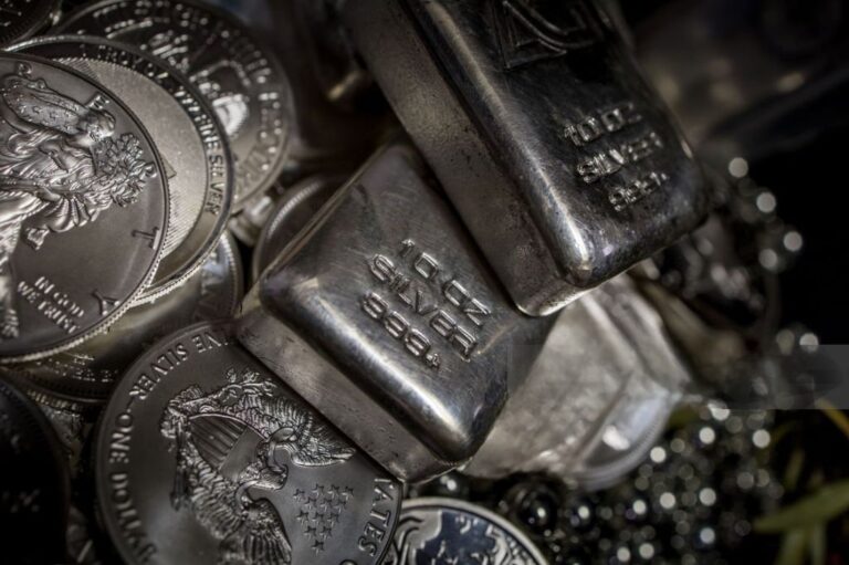 Silver ETFs Surge: Investors Shift from Gold!